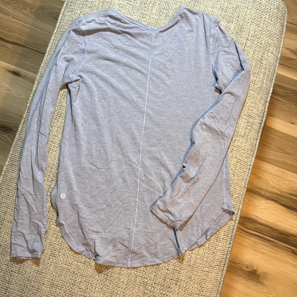 Lululemon‎ Long Sleeve Crew Thumbholes Lavender Hues sz6